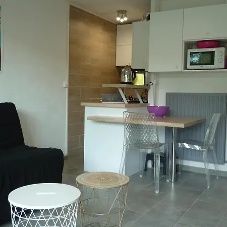 Appartementfrontdemersaintraphaelsantalucia 公寓 *